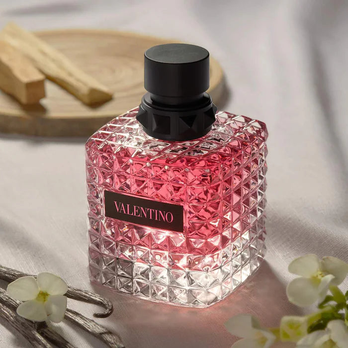 Valentino Donna Born In Roma Eau de Parfum 100ml bottle, a luxurious floral and woody fragrance for women with notes of jasmine, tuberose, and vanilla bourbon.